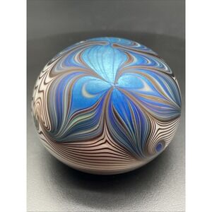 Vintage Orient & Flume Iridescent Blue Art Glass Pulled Feather Paperweight 1976